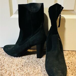 Classic Ugg Suede Black Women's Boots